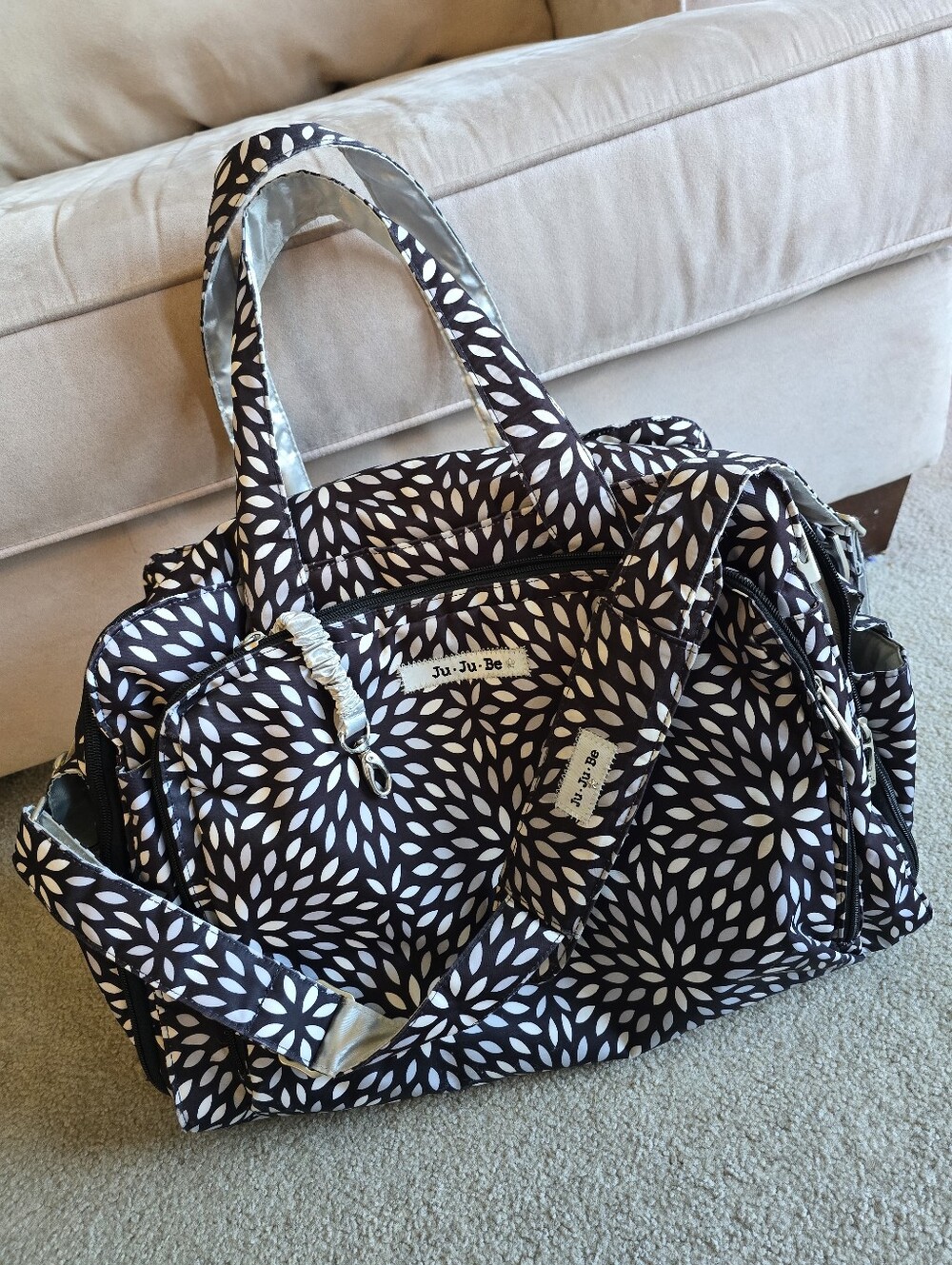 JuJuBe Black & White Floral Diaper Bag / Mommy Bag